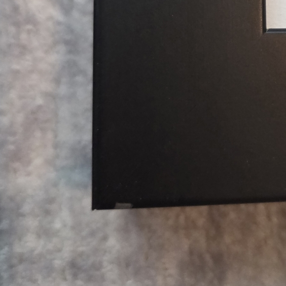 Set of 2 Yellow and Red James Weikwrt signed - Picture 9 of 9